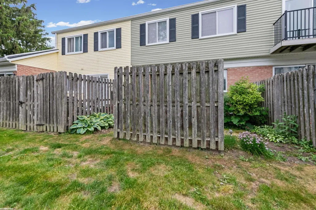 37578 Charter Oa Boulevard Clinton Charter Township MI 48036