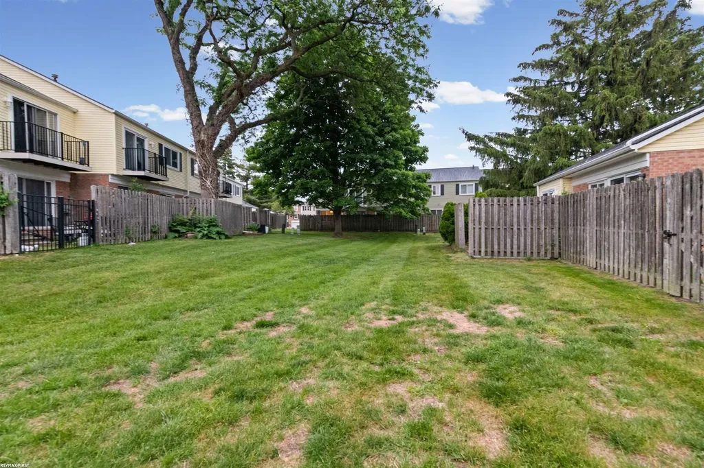 37578 Charter Oa Boulevard Clinton Charter Township MI 48036