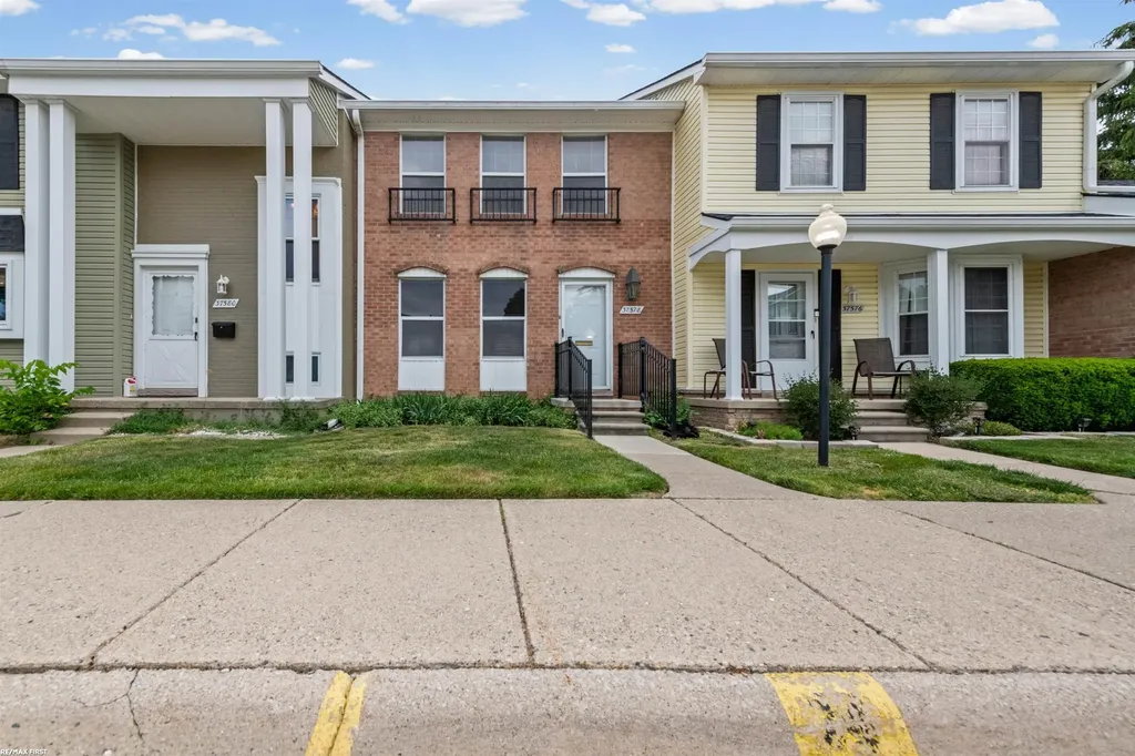 37578 Charter Oa Boulevard Clinton Charter Township MI 48036