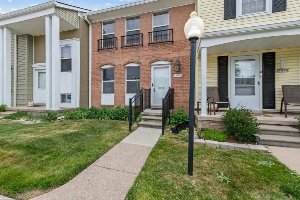 37578 Charter Oa Boulevard Clinton Charter Township MI 48036