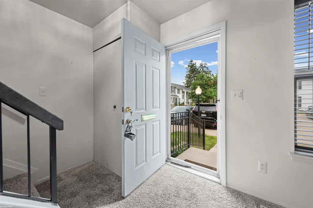37578 Charter Oa Boulevard Clinton Charter Township MI 48036