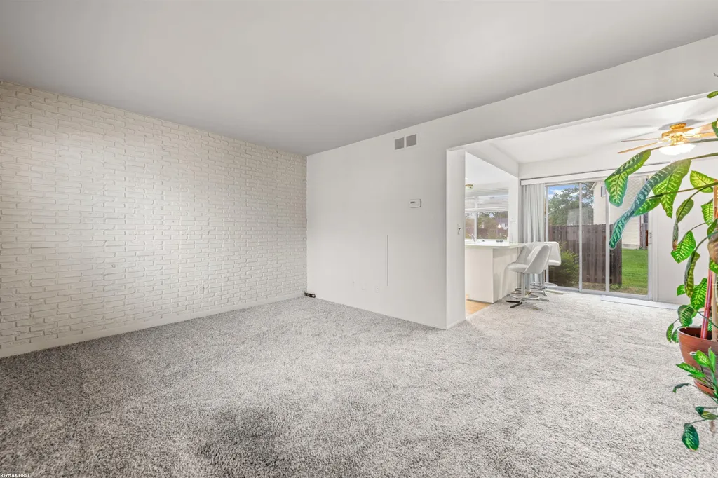 37578 Charter Oa Boulevard Clinton Charter Township MI 48036