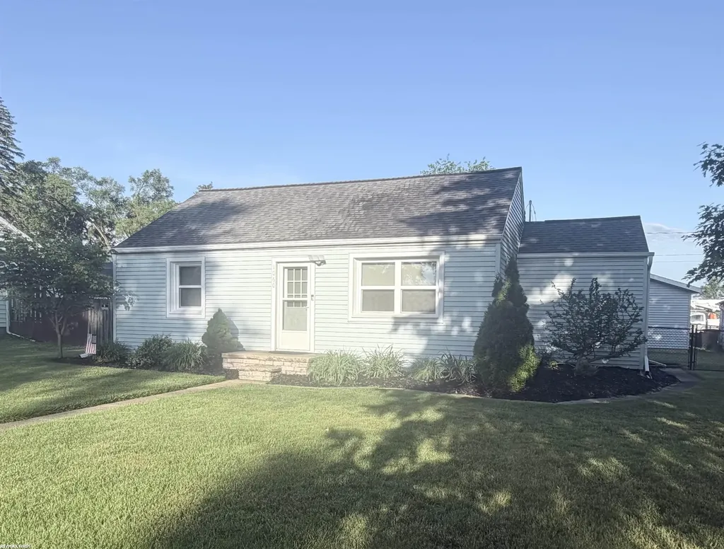 1060 S Kalamazoo Avenue Marshall City MI 49068