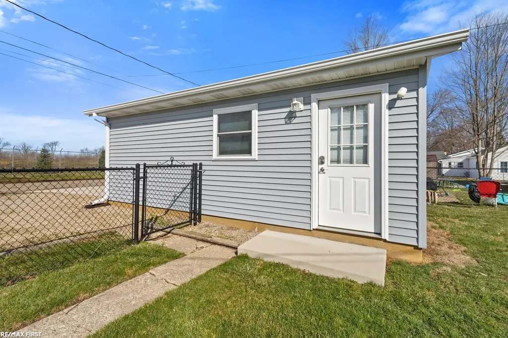 1060 S Kalamazoo Avenue Marshall City MI 49068