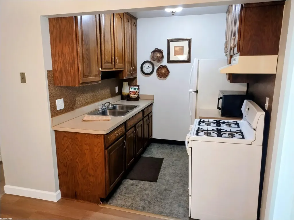 45547 Kensington Street Utica City MI 48317