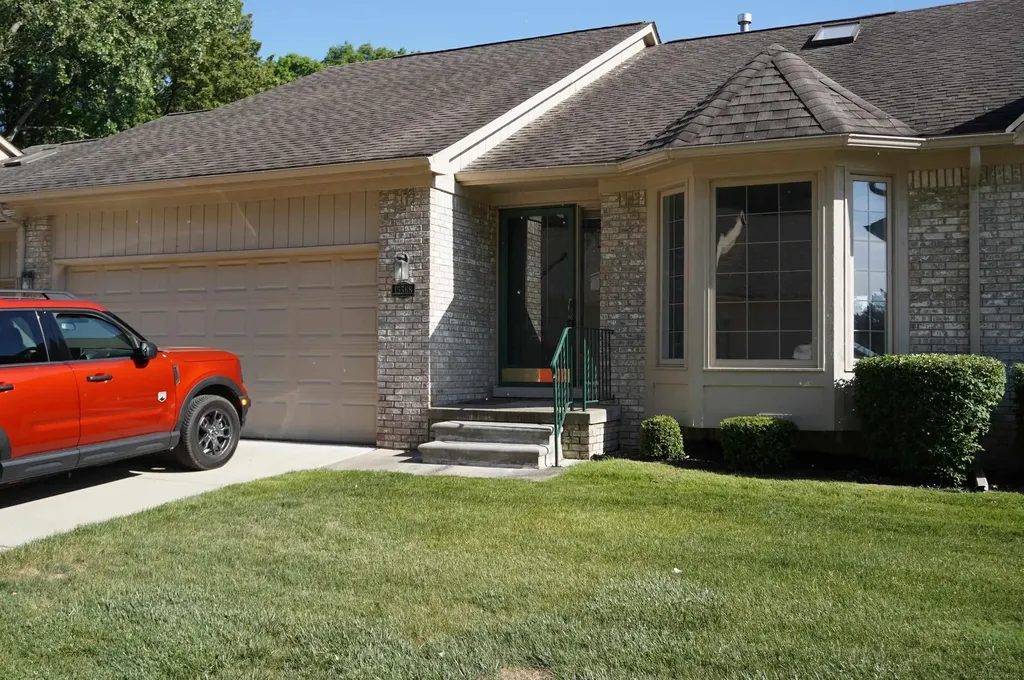15568 Austin Court Clinton Charter Township MI 48035