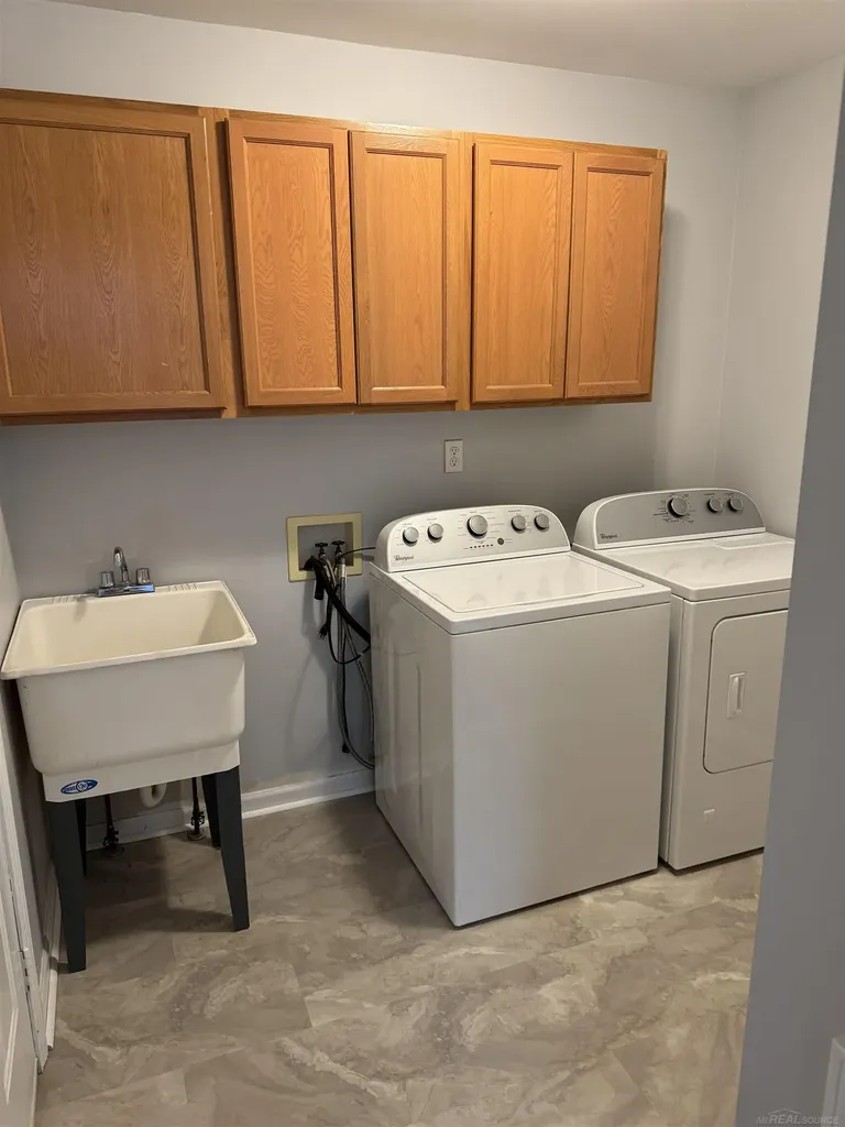 15568 Austin Court Clinton Charter Township MI 48035
