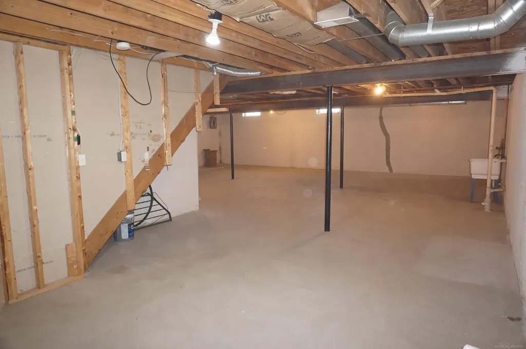 15568 Austin Court Clinton Charter Township MI 48035