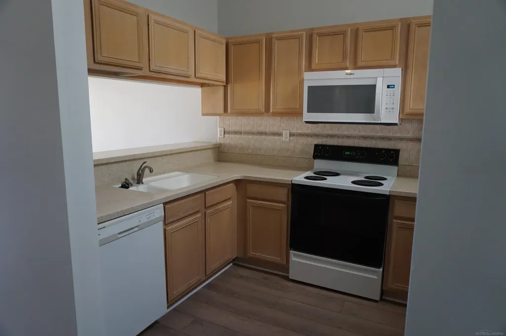 15568 Austin Court Clinton Charter Township MI 48035