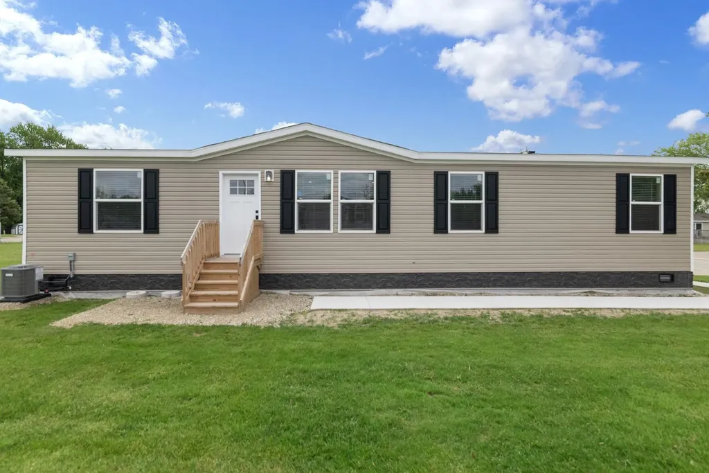 7197 Mapleview Circle Brown City City MI 48416