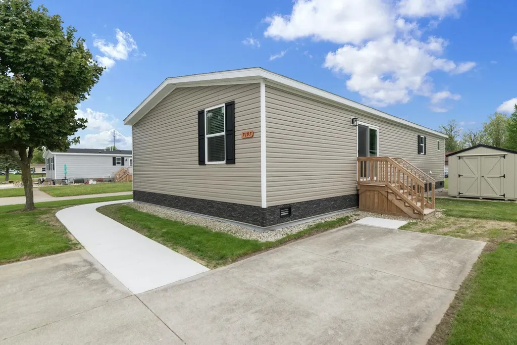 7197 Mapleview Circle Brown City City MI 48416
