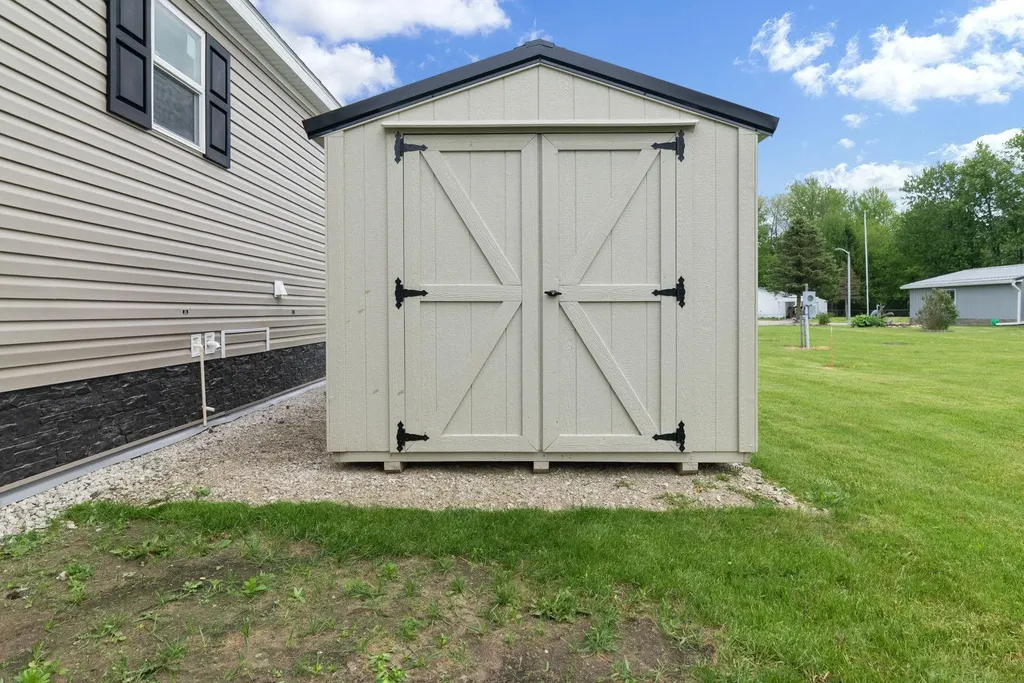 7197 Mapleview Circle Brown City City MI 48416