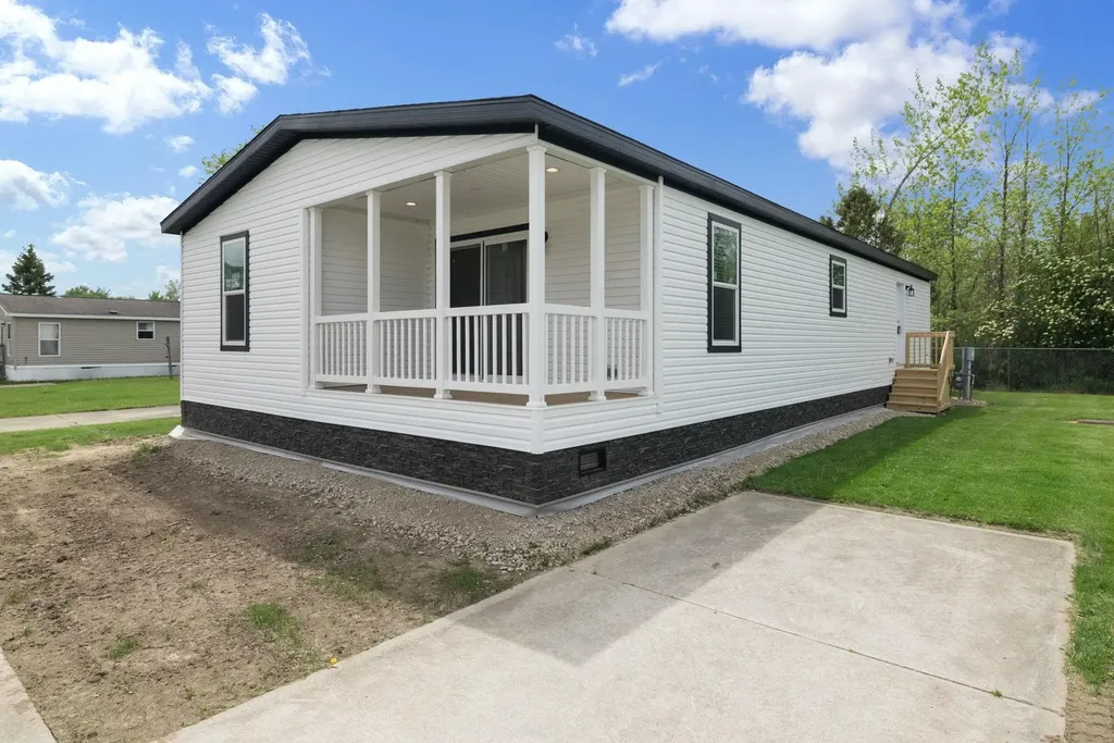 7198 W Mapleview Circle Brown City City MI 48416
