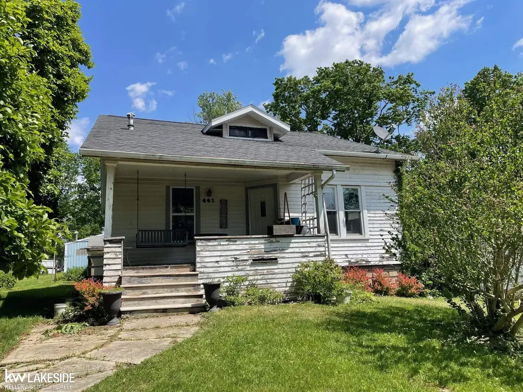 441 E Saint Clair Street Almont Village MI 48003