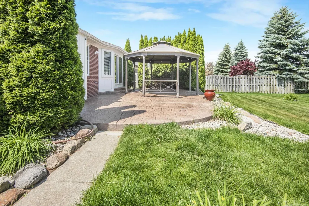 21895 Preserve Court Macomb Township MI 48042