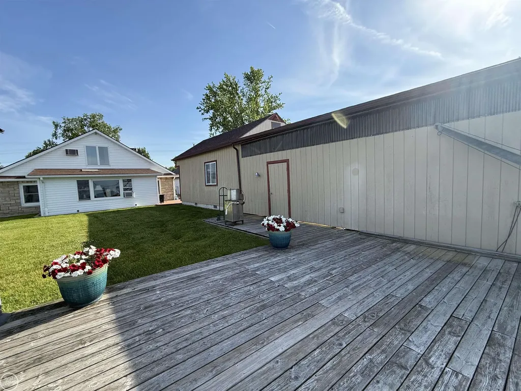8473 Dixie Highway Ira Township MI 48023