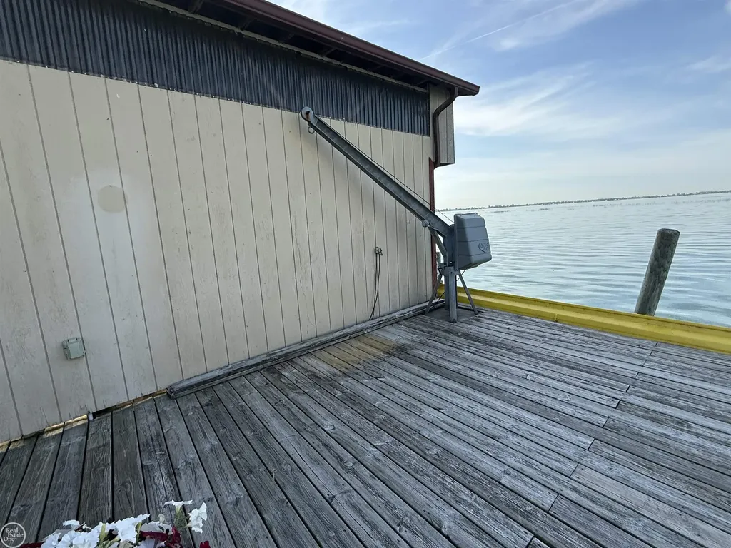 8473 Dixie Highway Ira Township MI 48023