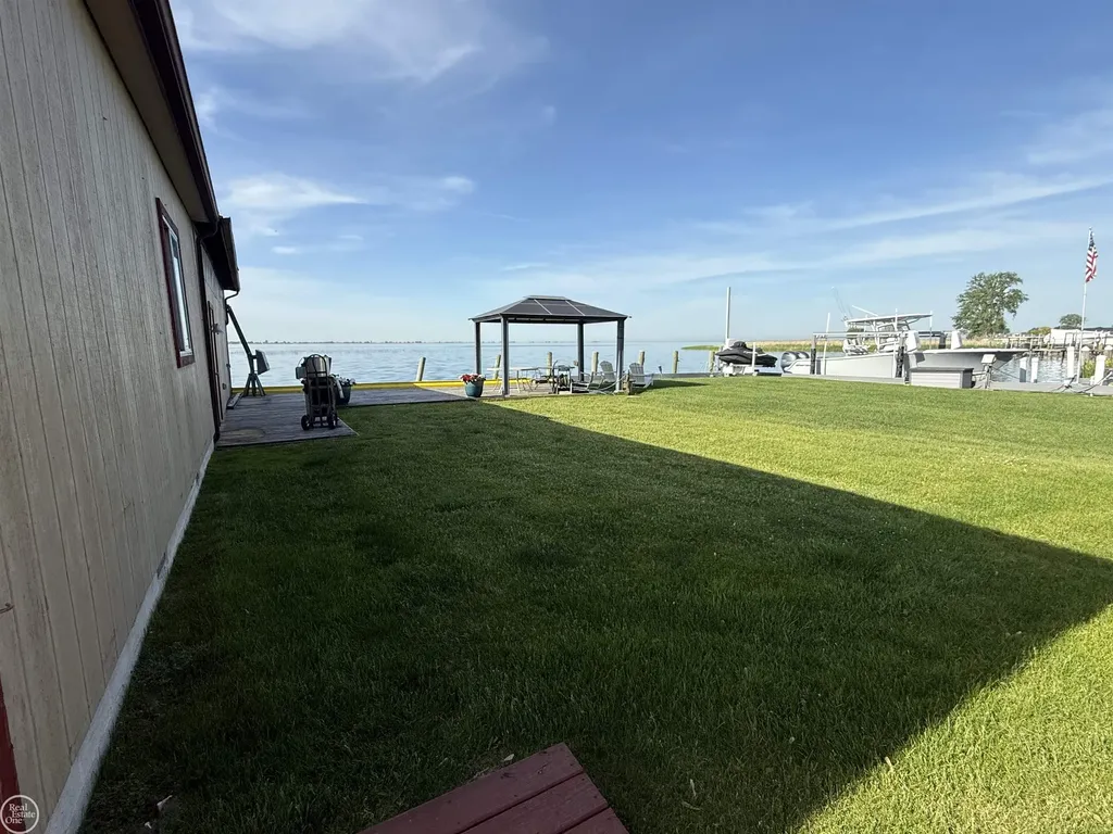 8473 Dixie Highway Ira Township MI 48023