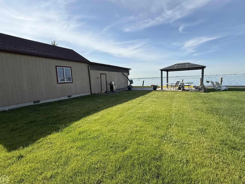 8473 Dixie Highway Ira Township MI 48023