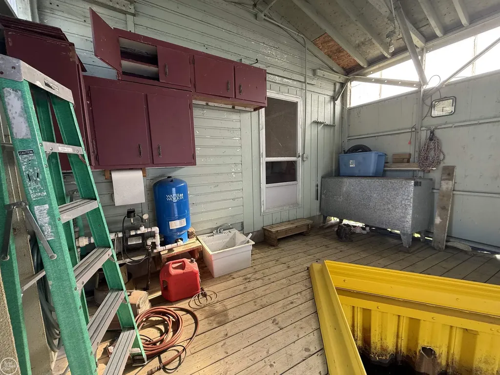 8473 Dixie Highway Ira Township MI 48023