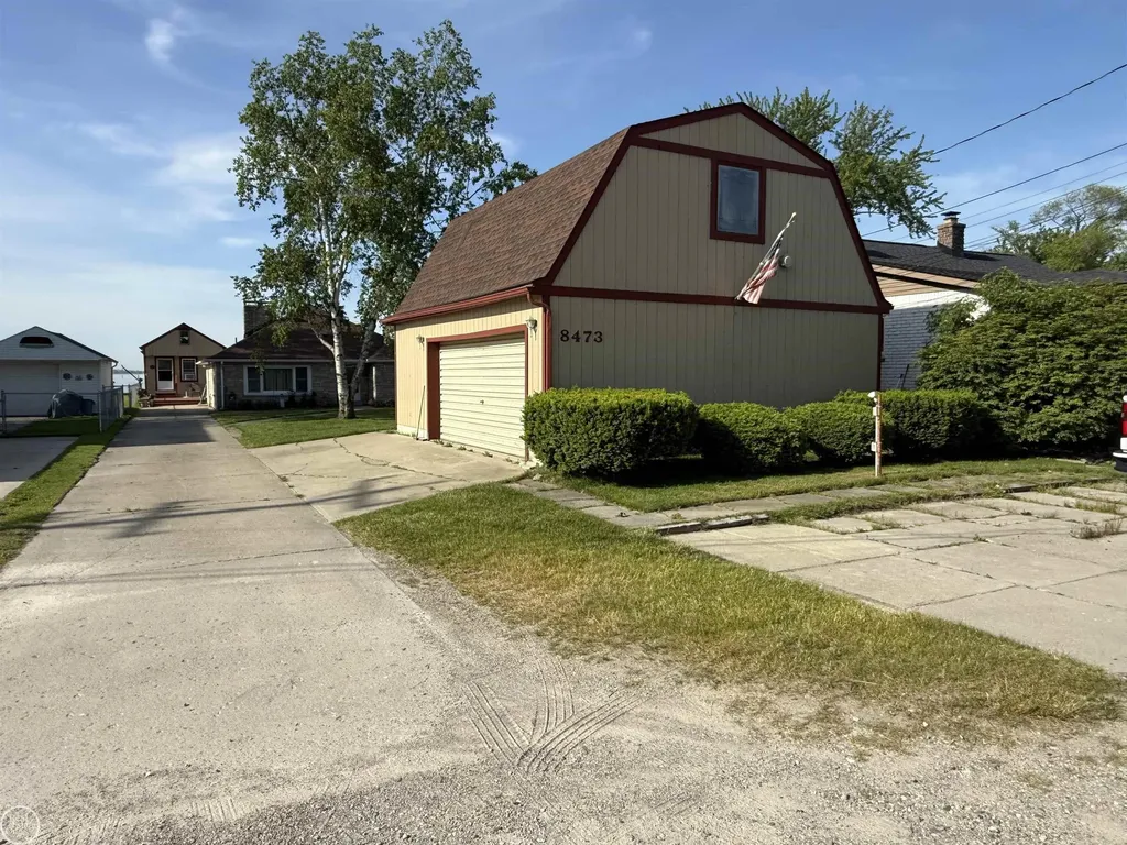 8473 Dixie Highway Ira Township MI 48023
