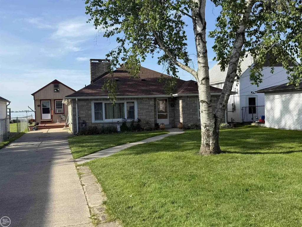 8473 Dixie Highway Ira Township MI 48023