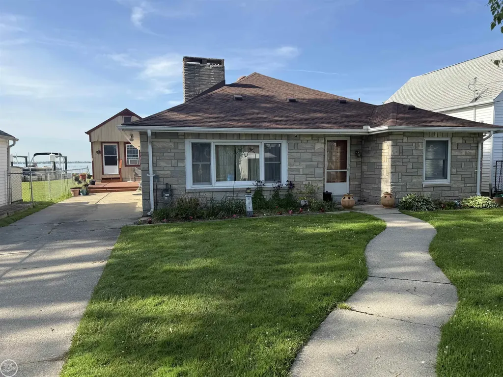 8473 Dixie Highway Ira Township MI 48023