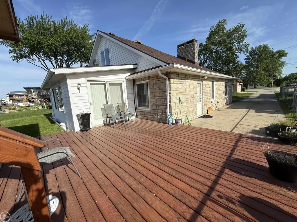 8473 Dixie Highway Ira Township MI 48023
