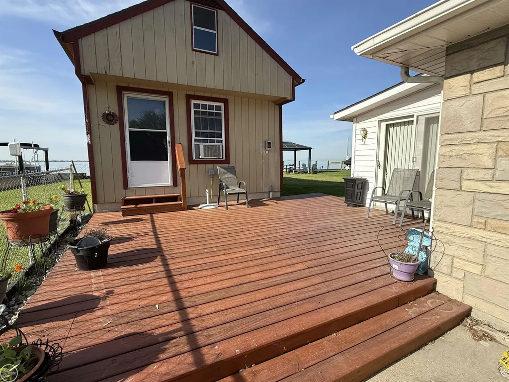 8473 Dixie Highway Ira Township MI 48023