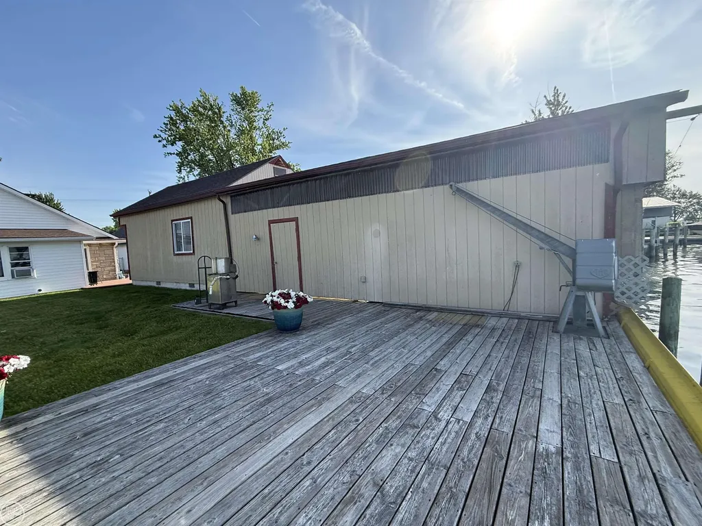 8473 Dixie Highway Ira Township MI 48023