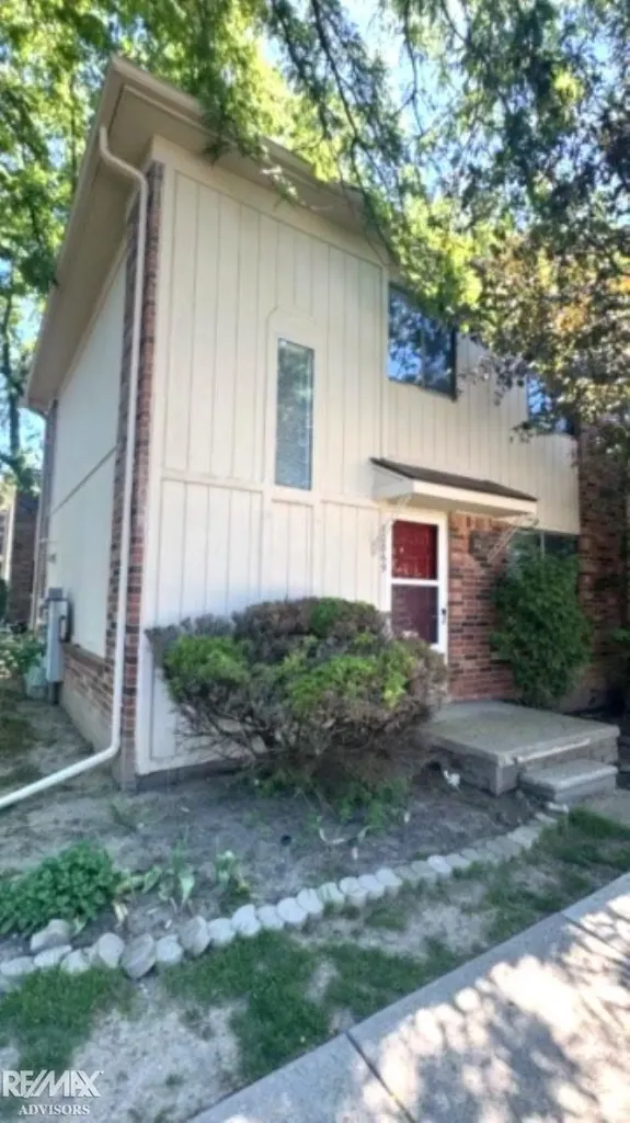 40869 Highpointe Drive Clinton Charter Township MI 48038