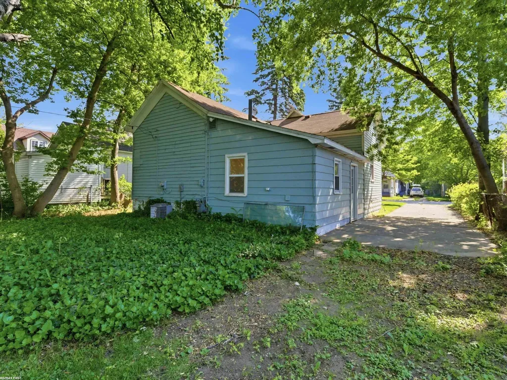 2519 Walnut Street Port Huron City MI 48060