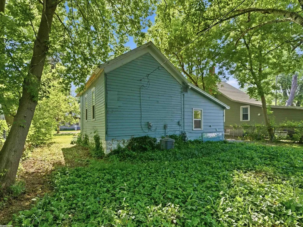 2519 Walnut Street Port Huron City MI 48060