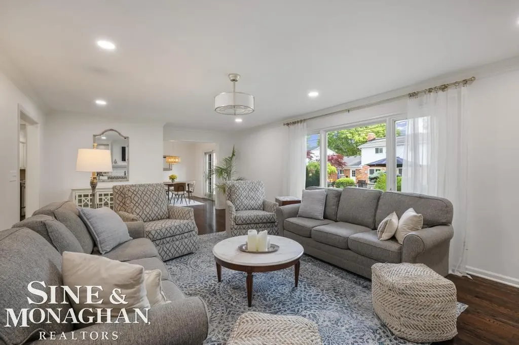 754 N Brys Drive Grosse Pointe Woods City MI 48236