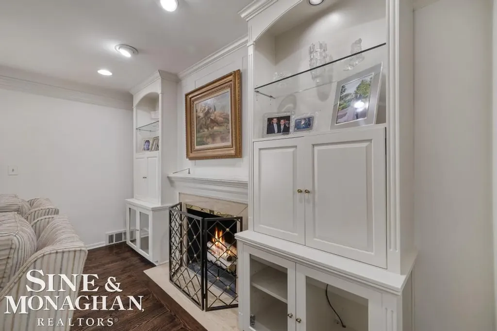 754 N Brys Drive Grosse Pointe Woods City MI 48236