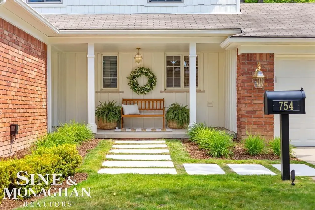 754 N Brys Drive Grosse Pointe Woods City MI 48236