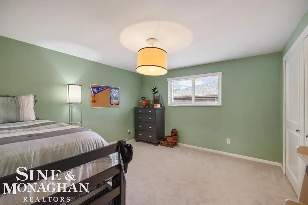 754 N Brys Drive Grosse Pointe Woods City MI 48236