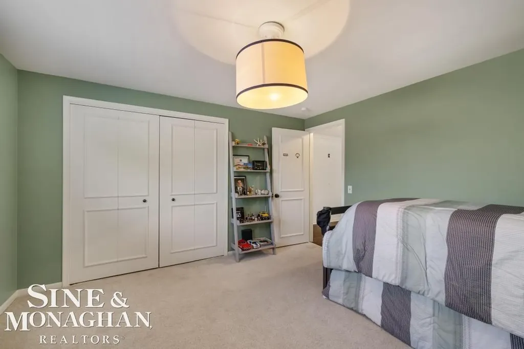 754 N Brys Drive Grosse Pointe Woods City MI 48236