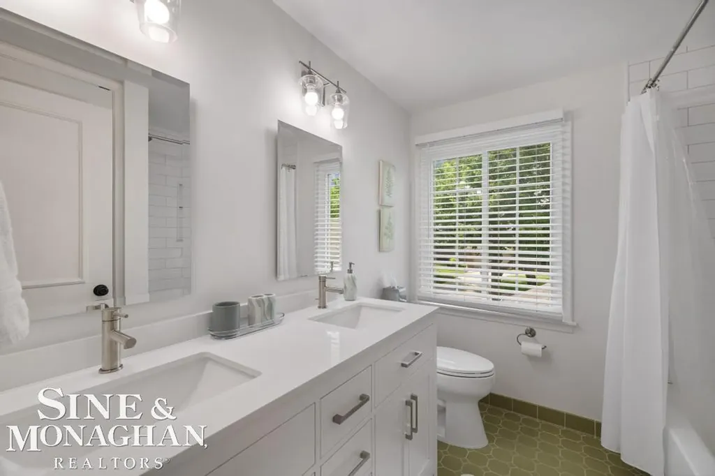 754 N Brys Drive Grosse Pointe Woods City MI 48236