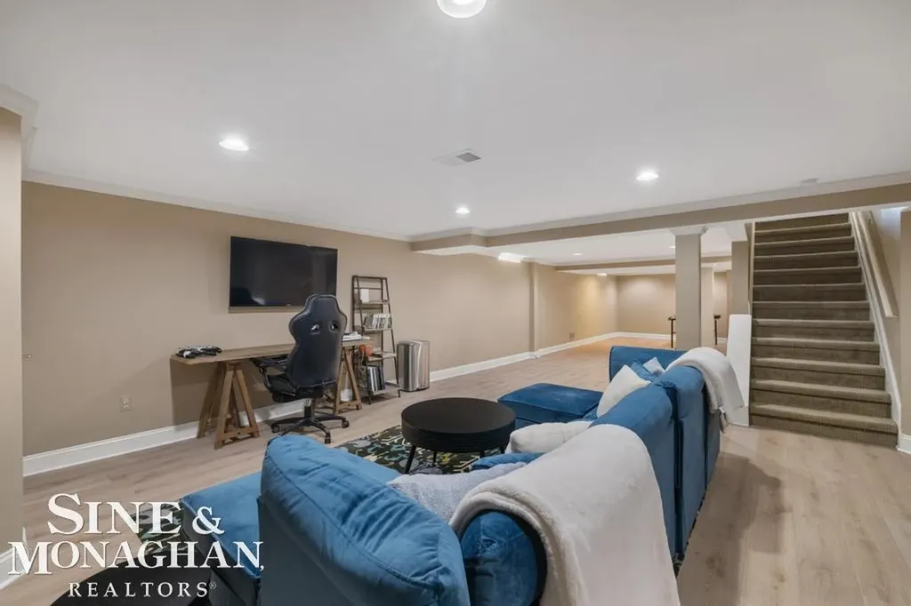 754 N Brys Drive Grosse Pointe Woods City MI 48236
