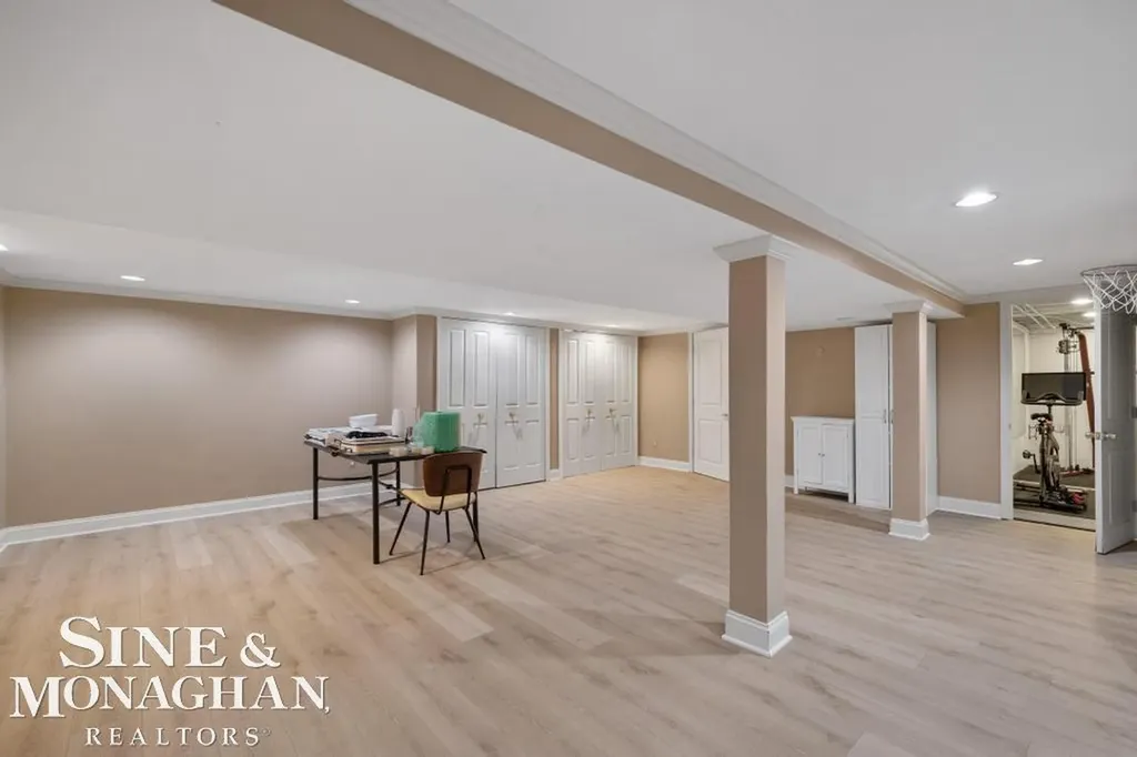 754 N Brys Drive Grosse Pointe Woods City MI 48236