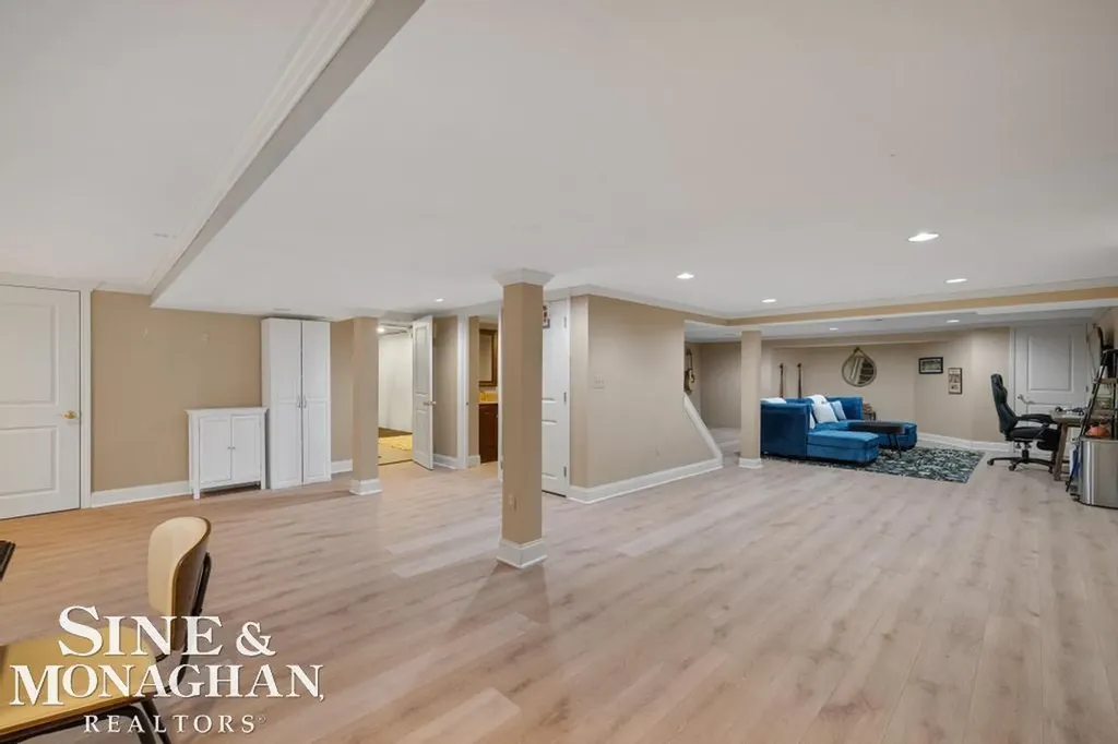 754 N Brys Drive Grosse Pointe Woods City MI 48236