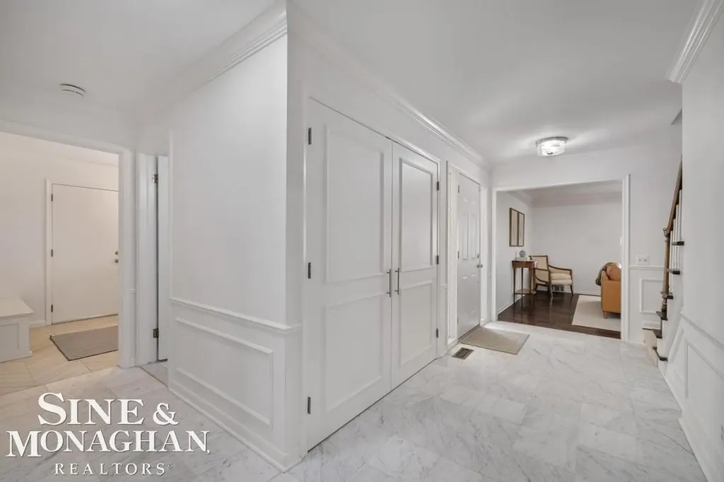 754 N Brys Drive Grosse Pointe Woods City MI 48236