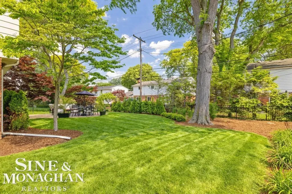 754 N Brys Drive Grosse Pointe Woods City MI 48236