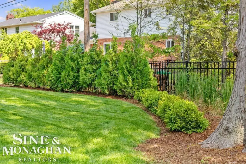 754 N Brys Drive Grosse Pointe Woods City MI 48236