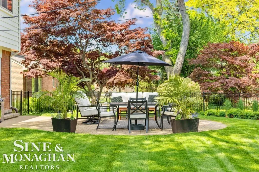 754 N Brys Drive Grosse Pointe Woods City MI 48236