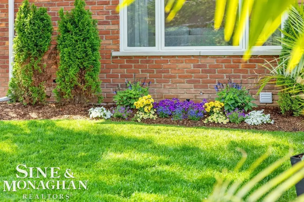 754 N Brys Drive Grosse Pointe Woods City MI 48236