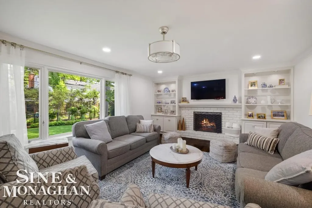 754 N Brys Drive Grosse Pointe Woods City MI 48236