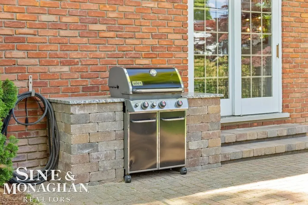 754 N Brys Drive Grosse Pointe Woods City MI 48236