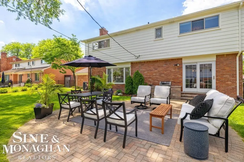 754 N Brys Drive Grosse Pointe Woods City MI 48236